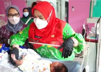 Walikota Eva Beri Nama “Bintang” Bayi Yang Dibuang Orangtuanya di Semak-Semak