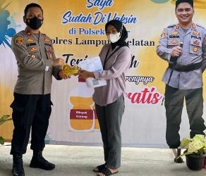 Ikut Vaksinasi di Polsek Natar Dapat Bonus Minyak Goreng