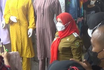 Walikota Eva Dwiana Sidak Pasar Bambu Kuning, 9 Pedagang Reaktif Covid-19