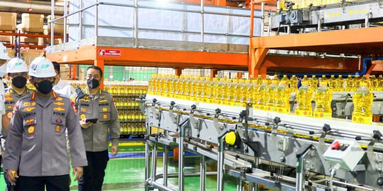 Kapolri Pastikan Awasi Distribusi dan Harga Minyak Goreng di Pasar