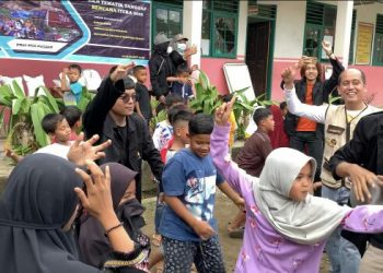 Mahasiswa KKN ITERA Adakan Trauma Healing Anak Korban Gempa Pasaman