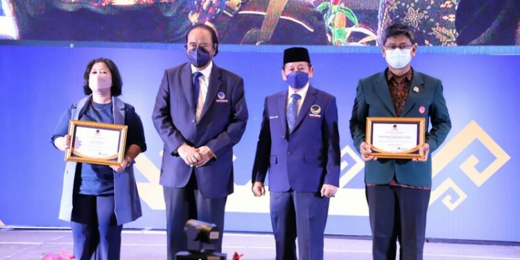 Ketua IDI Lampung Terima Penghargaan Sebagai Pejuang Penanganan Covid-19