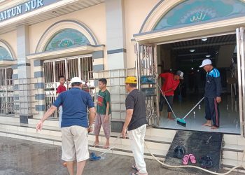 Jelang Ramadhan 2022, Warga Sepang Jaya Bandar Lampung Bersih-Bersih Masjid Baitunnur