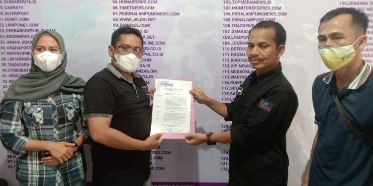 Beri SK, Sekertaris Provinsi Minta SMSI Kota Harus Action Besarkan Nama SMSI