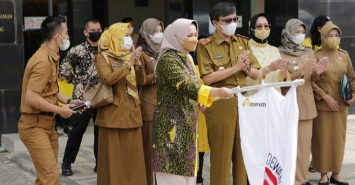 Riana Sari Arinal Lepas Perancang Busana Perwakilan Lampung untuk Mengikuti Pelatihan Di Jawa Tengah