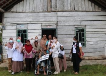 Pengurus Komunitas Disabilitas Provinsi Lampung Salurkan Bantuan Kursi Roda