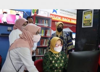 Bunda Literasi Provinsi Lampung Dorong Minat Baca Masyarakat Lewat Pojok Baca Digital