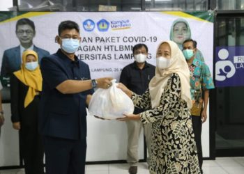 Unila Bagikan 350 Paket Sembako Kepada Pegawai HTLBMNU