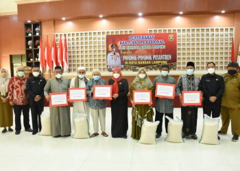 Walikota Eva Dwiana Beri Bantuan 2,15 Miliar Kepada 86 Ponpes Di Bandar Lampung