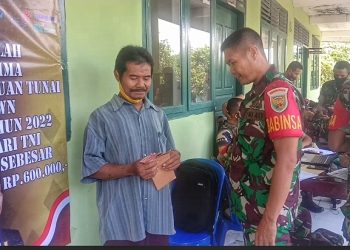 Kodim 0427/Way Kanan Salurkan Bantuan Modal ke PKL dan Nelayan