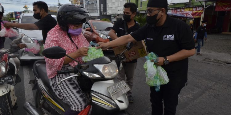 SMSI Bandar Lampung, Forwako dan ACT Berbagi Menu Berbuka Puasa