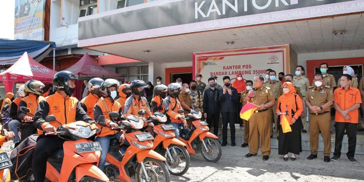 Gubernur Arinal Serahkan BLT Minyak Goreng dan Sembako Untuk 687.090 Keluarga