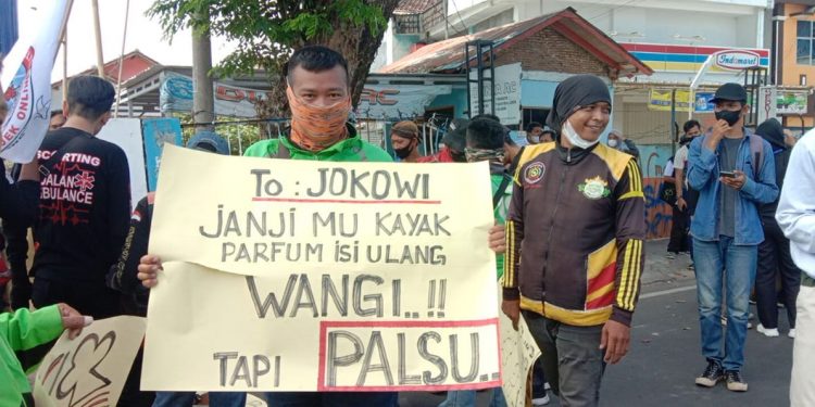 Ojol Ikut Demo : Pak Jokowi, Ini Lampung Senggol Dong!