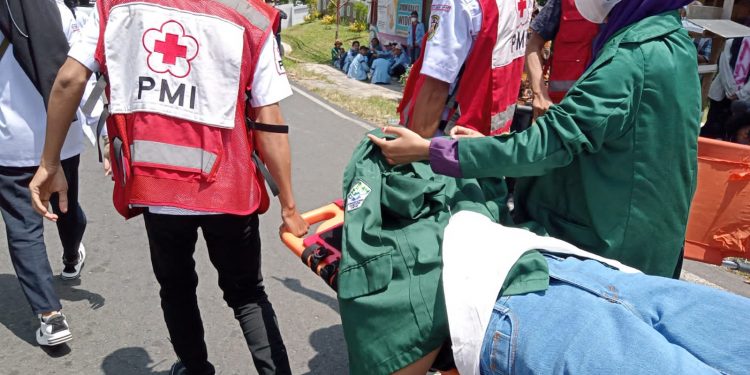 Enam Mahasiswa Lampung Pingsan Saat Demo Menolak Kenaikan BBM