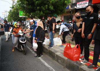 Yayasan Al Faruq dan SMSI Kota Bandar Lampung Berbagi Takjil