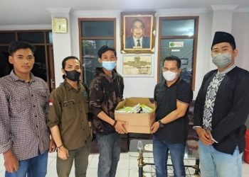 Dapoer Abun dan FKPPIB Berbagi Takjil Melalui PWI Lampung