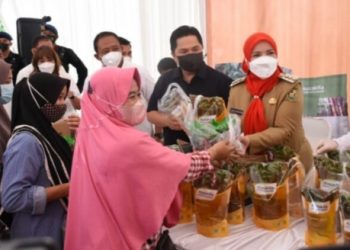 Walikota Eva Dwiana dan Menteri BUMN Hadiri Gelar Pasar Murah PTPN VII