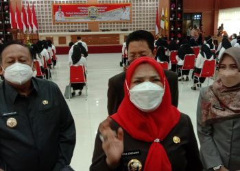 Walikota Bandar Lampung Eva Dwiana Serahkan SK 49 CPNS Tenaga Kesehatan