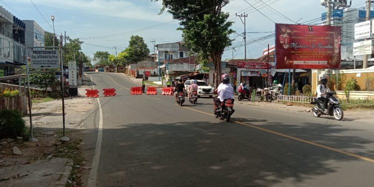Mahasiswa Demo Kenaikan BBM, Akses Masuk Kantor Gubernur Ditutup Rapat
