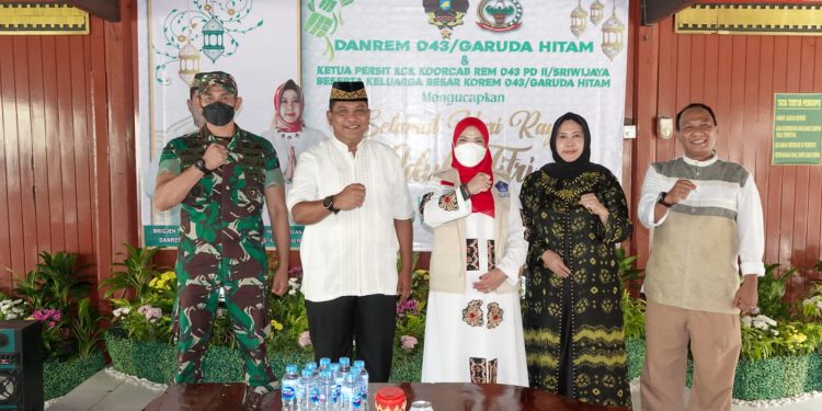 Pantau Posko Mudik, Walikota Eva Dwiana Pastikan Keamanan Pasar
