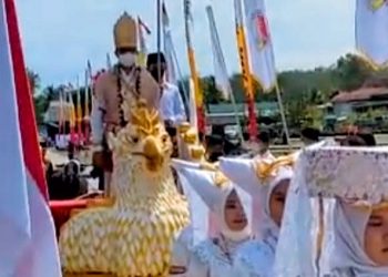 Anies Baswedan Terima Gelar “Tuan Penata Negaro” dari Marga Pak Tubaba Lampung