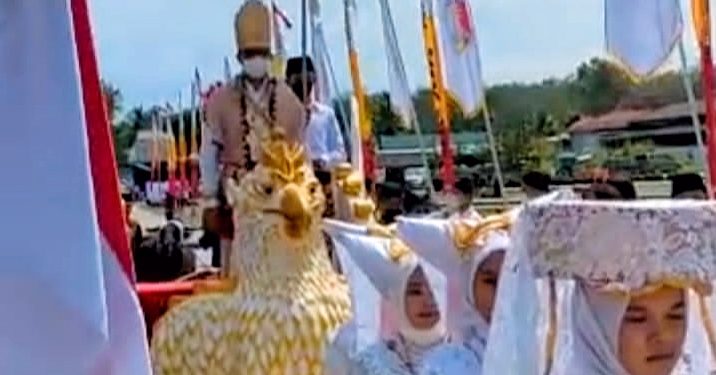 Anies Baswedan Terima Gelar “Tuan Penata Negaro” dari Marga Pak Tubaba Lampung