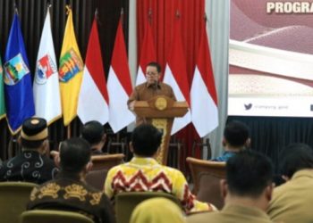 Gubernur dan Bupati/Walikota  Tandatangani Pakta Integritas dan Deklarasi Pendidikan Anti Korupsi