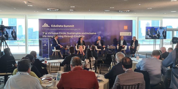 Tim Unila Hadiri EduData Summit 2022: Perkuat Networking dengan Universitas Dunia