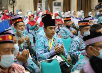 Pemberangkatan Pertama, Wagub Chusnunia Lepas 393 Calon Jemaah Haji Asal Bandar Lampung