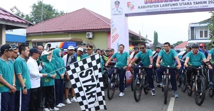 Ribuan Masyarakat Meriahkan Puncak HUT Lampung Utara