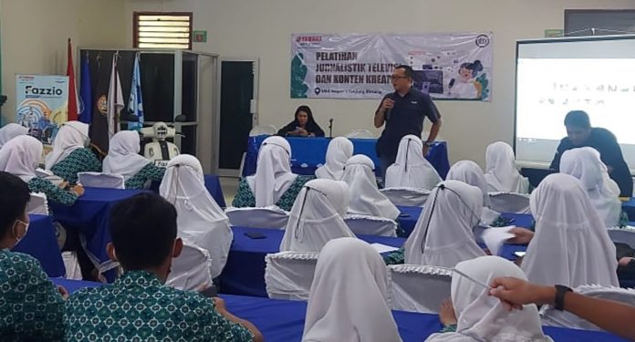 IJTI Lampung Berikan Pelatihan Jurnalistik Kepada Pelajar Di Tanjung Bintang