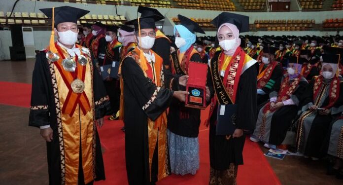 Wisuda Periode VI, Unila Luluskan Dua Mahasiswa Asing