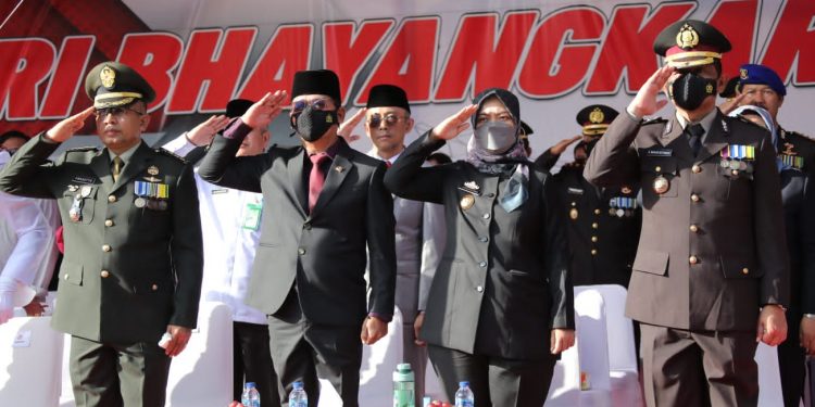 Wagub Chusnunia Chalim Hadiri Peringatan Hari Bhayangkara ke-76 Di Mapolda Lampung