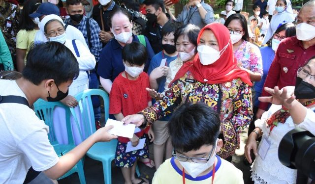 PDKI Keuskupan Tanjungkarang Gelar Khitanan Massal, Walikota Beri Tali Asih