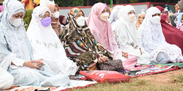 Walikota Eva Dwiana Shalat Idul Adha Di Stadion Mini Way Dadi Sukarame