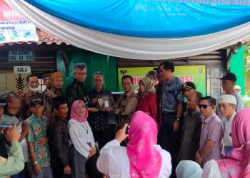 Ketua RT Hingga Camat Berikan Cinderamata Atas Pengabdian Lurah Sepang Jaya