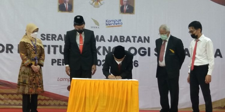 Serah Terima Jabatan Rektor ITERA, Ini Terobosan I Nyoman Pugeg Aryantha