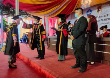 Wisuda 421 Lulusan, Rektor ITERA Berpesan Lakukan Inovasi Teknologi
