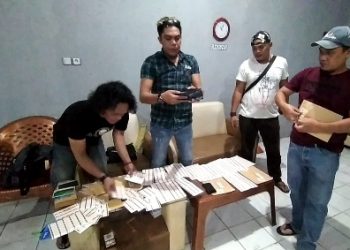 Polisi Sita  Ribuan Materai Milik PT Pos Indonesia Di Rumah Tersangka
