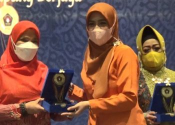 Terima Penghargaan Perempuan Inspiratif Atasi Banjir,Walikota : Semoga Menjadi Inspirasi