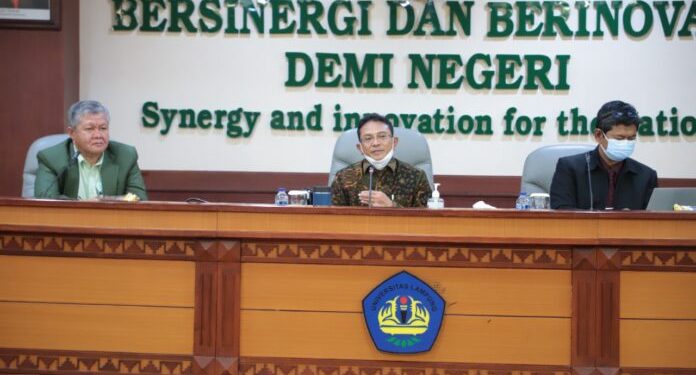 Hari Pertama Bertugas, Plt Rektor Unila Sofwan Effendi Pimpin Rapat RSPTN