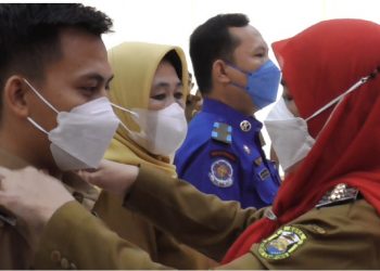 Walikota Bandar Lampung Eva Dwiana  Serahkan SK Kenaikan Pangkat  670 PNS