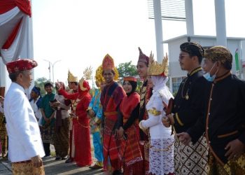 Parade Pakaian Adat Nusantara Meriahkan Upacara Peringatan HUT ke-77 RI di ITERA