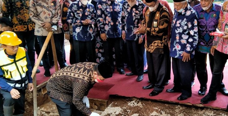 Gubernur Arinal Lakukan Peletakkan Batu Pertama Al Kautsar Indoor Sport Center