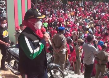 Walikota Bandar Lampung  Bagikan  Hadiah Umroh kepada 15  Orang Peserta  Jalan Sehat  