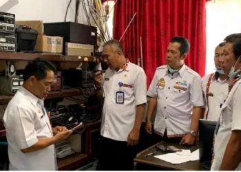 Monitoring Petugas , Diskominfo Lampung Barat Lakukan Apel Dengan Radio Right
