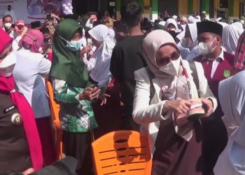 Walikota Bersama 1.400 Pelajar SD Sosialisasikan Cara Menggosok Gigi Yang Benar