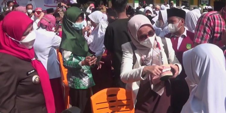Walikota Bersama 1.400 Pelajar SD Sosialisasikan Cara Menggosok Gigi Yang Benar