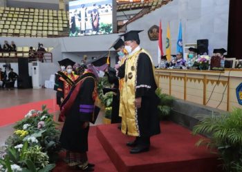 Plt. Rektor Unila Mewisuda 1.098 Lulusan 