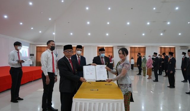 Rektor ITERA Lantik Dr. Rahayu Sulistyorini Sebagai Warek Bidang Umum dan Keuangan